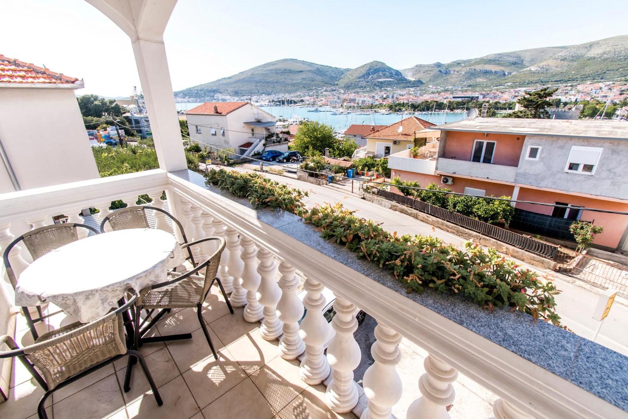 Apartments Curic Trogir Buitenkant foto